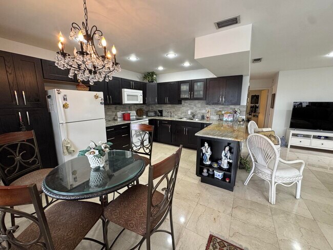 Building Photo - 5505 N Ocean Blvd