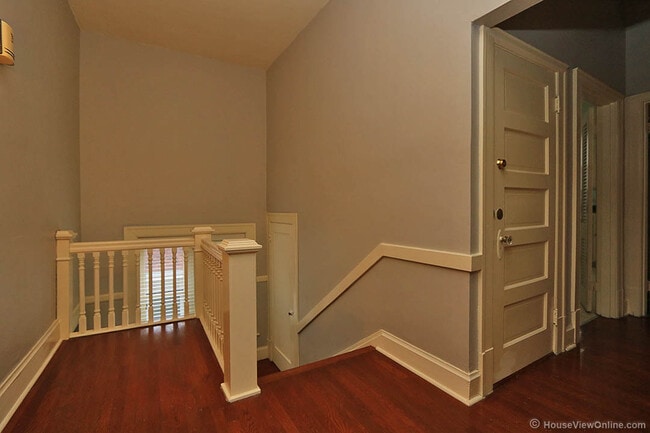 Building Photo - Three Story House Close to SEMO - June 2026- May 2027 Lease