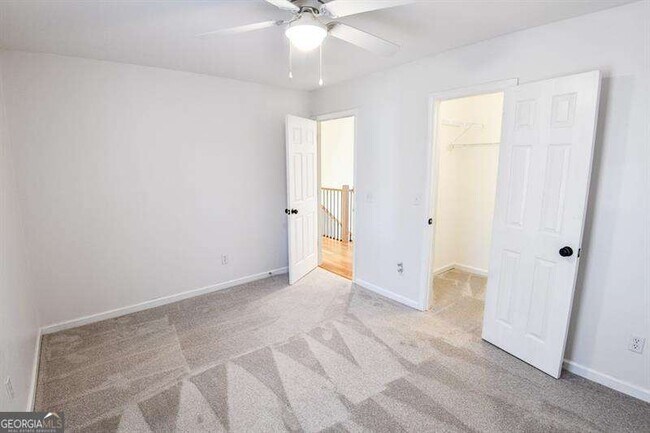 Building Photo - 1865 Oak Tree Hollow