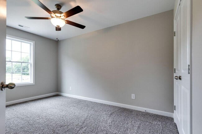 Building Photo - 4 Bedroom Dog Friendly Home For Rent Near Guthrie!