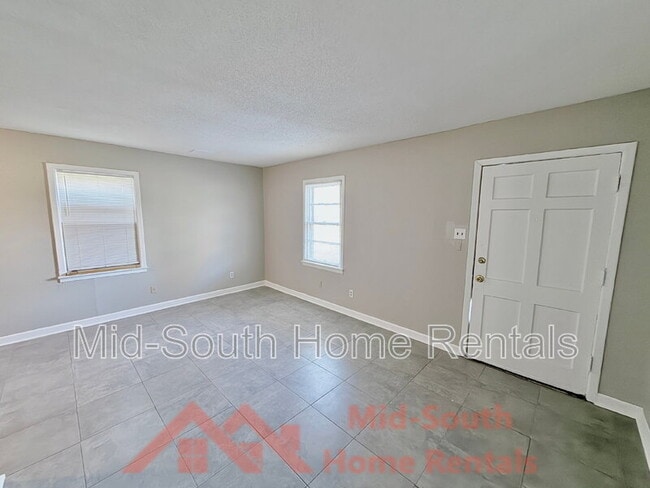 Building Photo - 2371 Imogene St