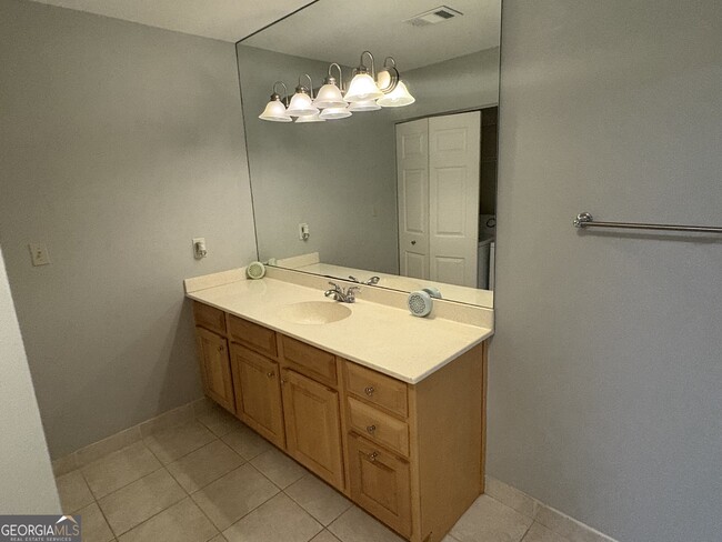 Building Photo - 4313 Pine Heights Dr NE