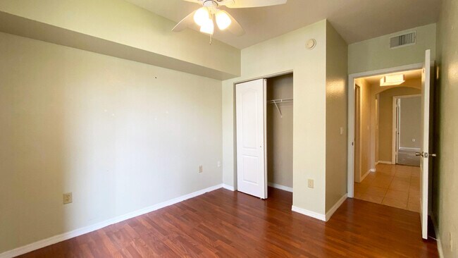 Building Photo - 118 SW Peacock Blvd