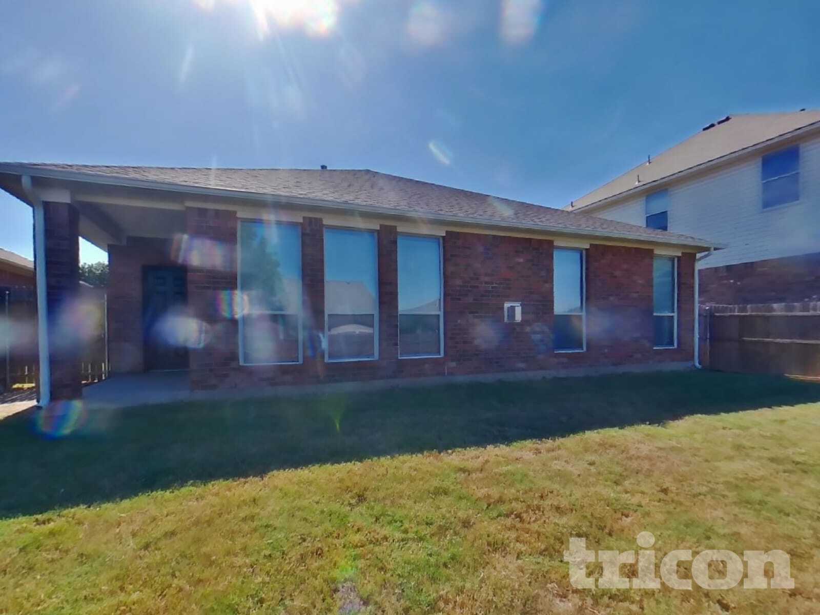 Building Photo - 3729 Summersville Ln