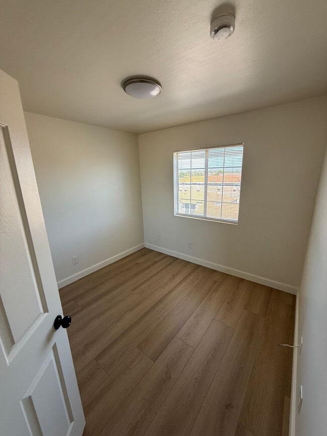 Building Photo - Paul Lee - R7535