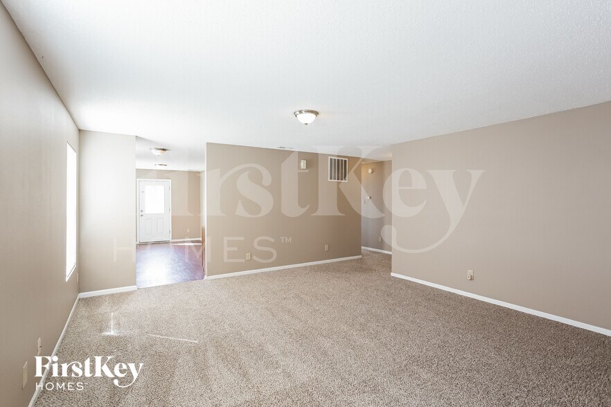 Building Photo - 1331 Ellington Dr