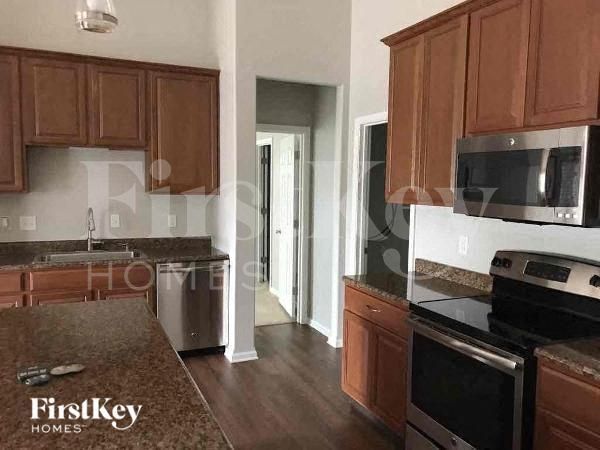 Building Photo - 217 Weeping Willow Run Dr