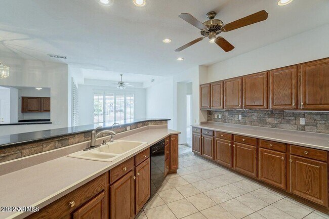 Building Photo - 15185 W Vía Manana