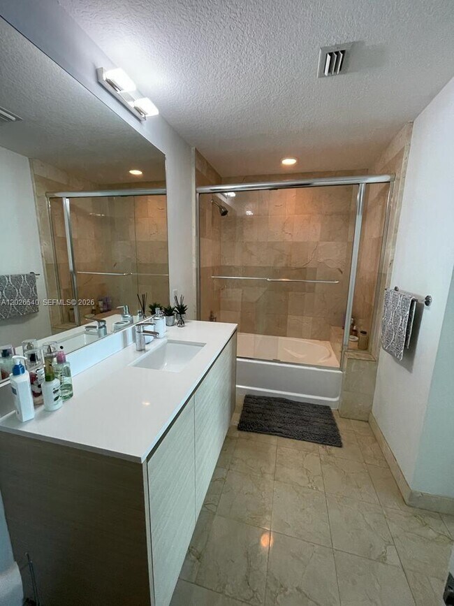 Building Photo - 6515 Collins Ave