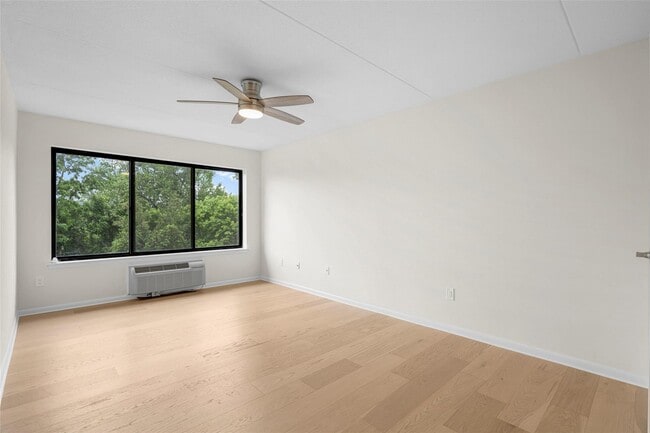 Building Photo - 200 High Point Dr