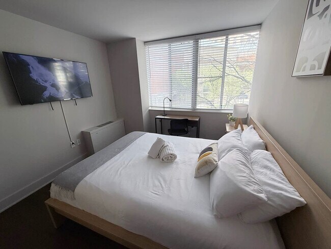 Building Photo - 801 15th St S