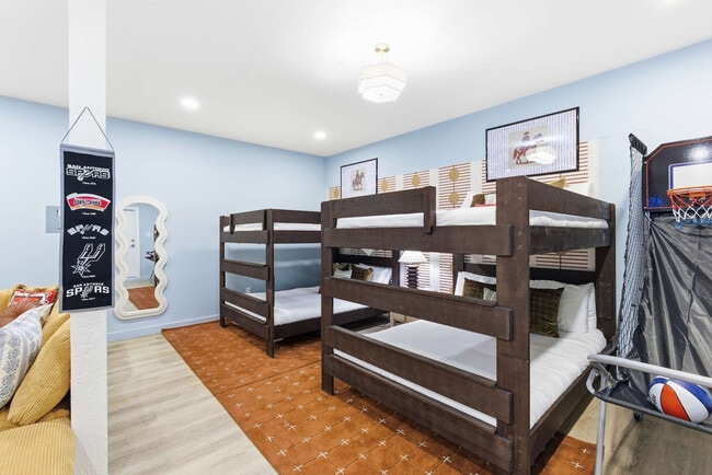 Building Photo - 12511 Chapel Bell St