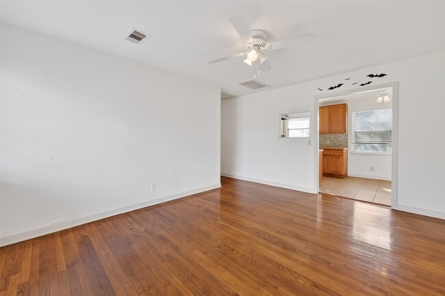 Building Photo - 2007 Antoine Dr