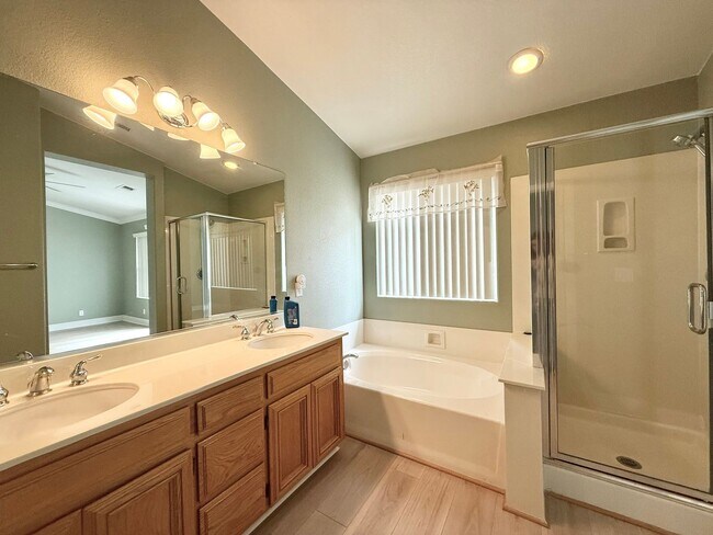 Building Photo - 2351 Fairhaven Dr
