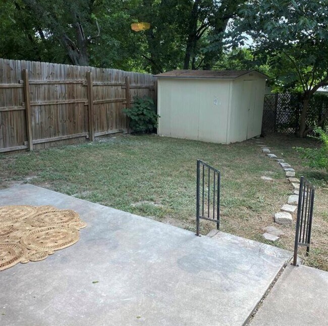 Building Photo - 6109 Glen Meadow Dr
