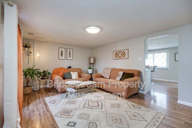 Building Photo - 655 Eavey St