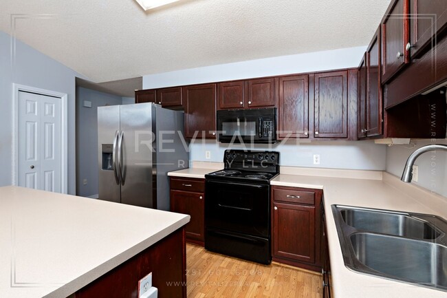 Building Photo - **Application Pending** Beautiful 3 Bed/2 ...
