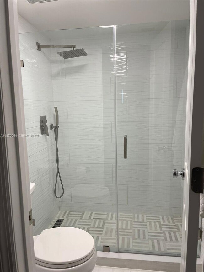 Building Photo - 209 N Fort Lauderdale Beach Blvd