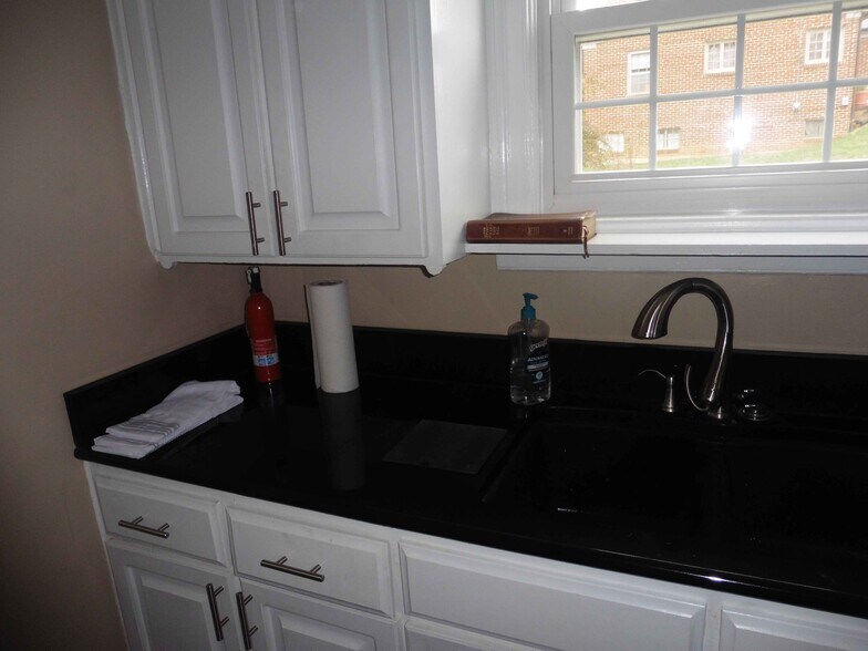 Kitchen 2 - 319 Crompton Rd