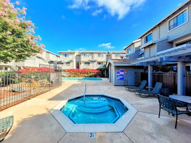 Building Photo - Beautiful Two-Story Condo With Pool, Hot T...