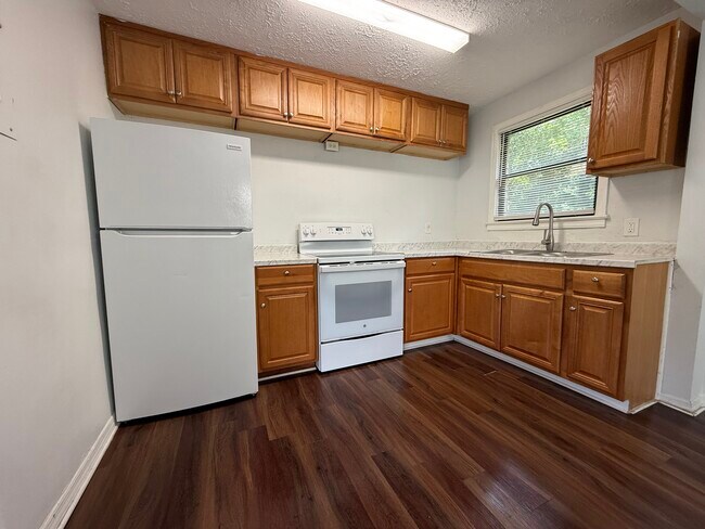 Building Photo - 1976 College Cir S