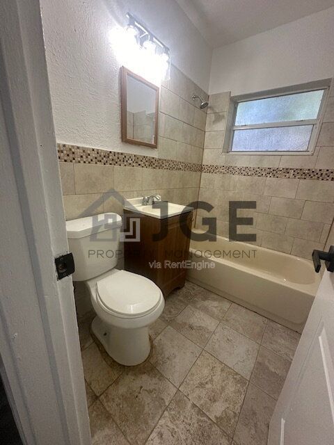 Building Photo - 2154 NE 168th St