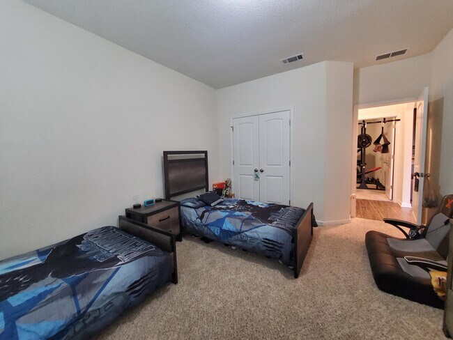 Building Photo - 329 Merlin Ct