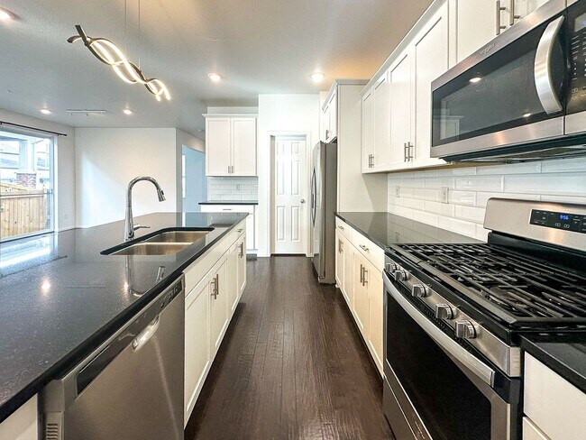 Building Photo - Senderos Creek 3bd paired home