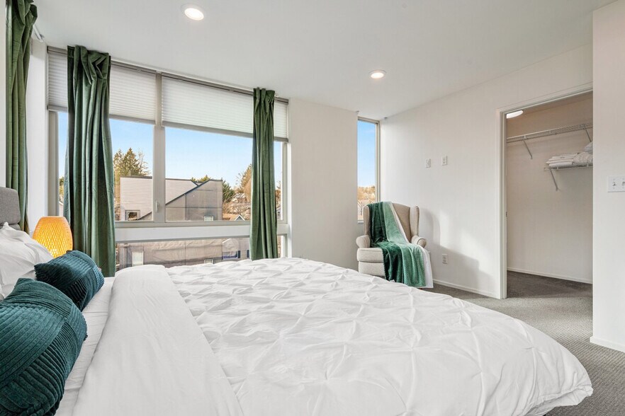 Building Photo - 2214 E Terrace St