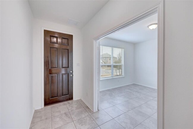 Building Photo - 1929 Stinnett Dr