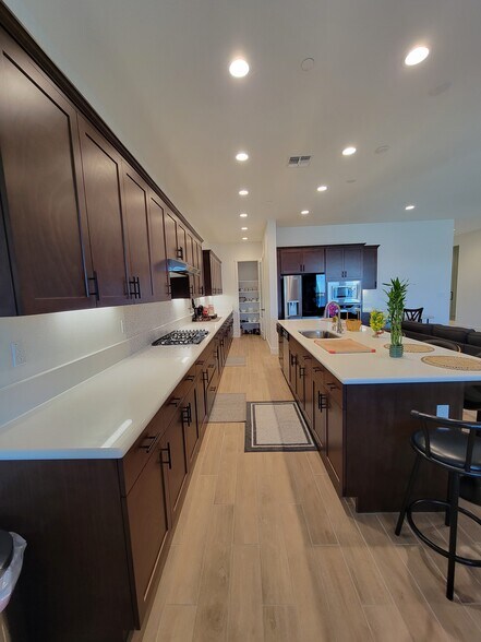 Building Photo - 3328 Mulholland Dr