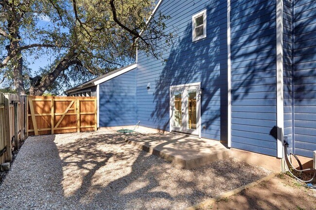 Building Photo - 6909 Woodhue Dr