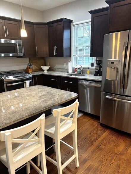 Building Photo - 177 E St