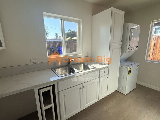 Building Photo - 509 W Lorraine Pl