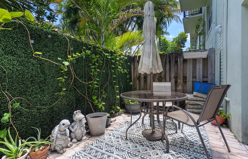 Building Photo - 809 W Oakland Park Blvd