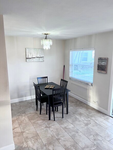 Building Photo - 206 Inlet Way