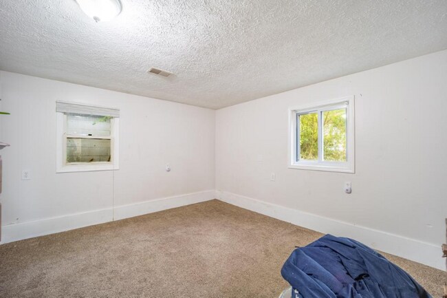 Building Photo - 7634 Thomas St