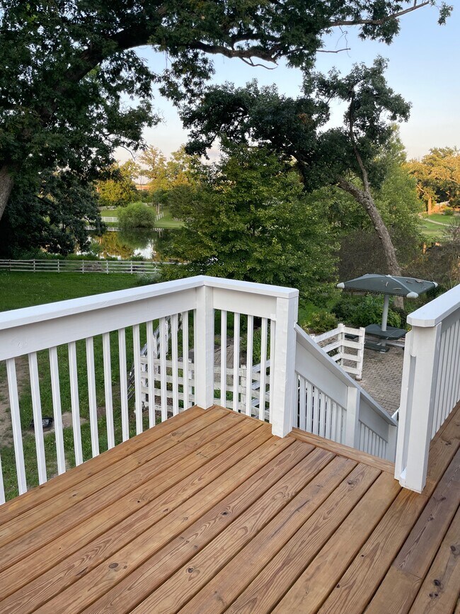 Building Photo - 4 W County Line Rd