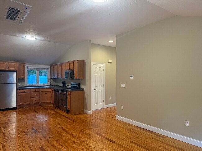 Building Photo - 554 Wareham St