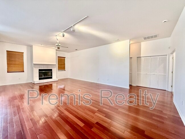 Building Photo - 642 Weathersfield Dr