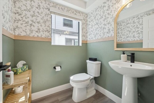 Building Photo - 2002 S Holly St