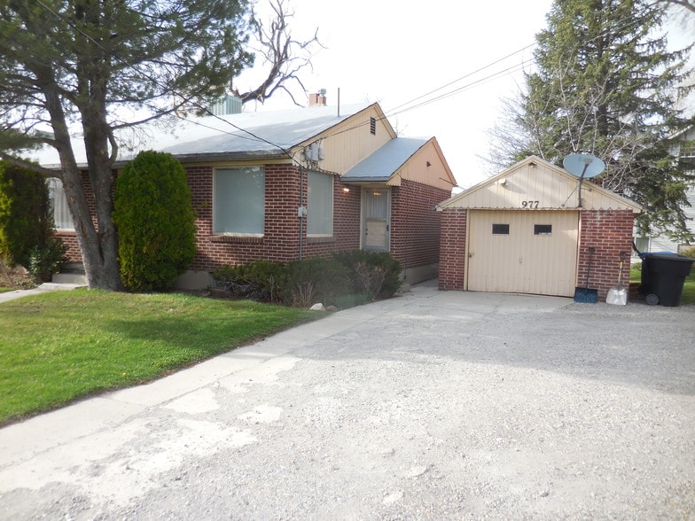 Building Photo - 977 E 5600 S