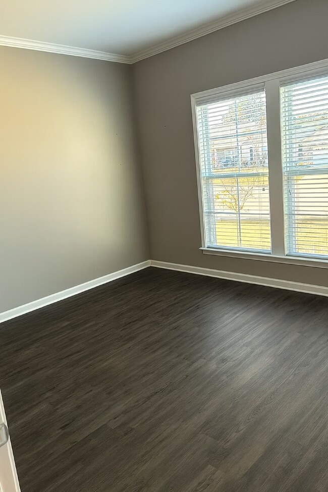 Building Photo - 305 Courtland Dr