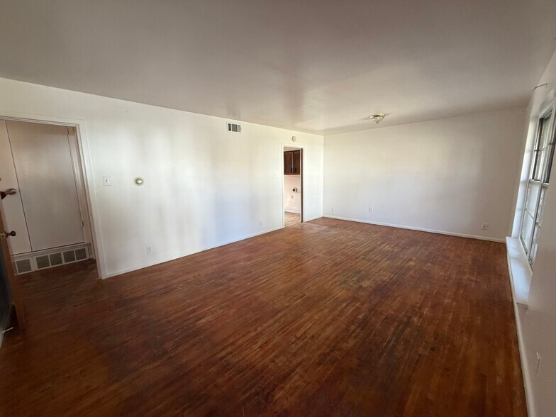 Living Room that connects to the bedrooms or kitchen & dining areas! - 1848 Swan Dr