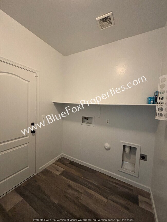 Building Photo - 8918 N Misty Brook Dr