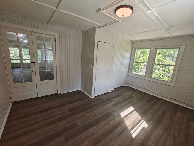 Building Photo - 360-4 Walnut