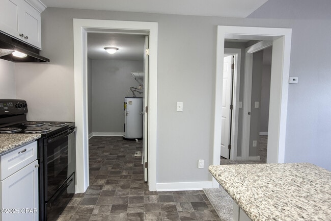 Building Photo - 425 E 19th St