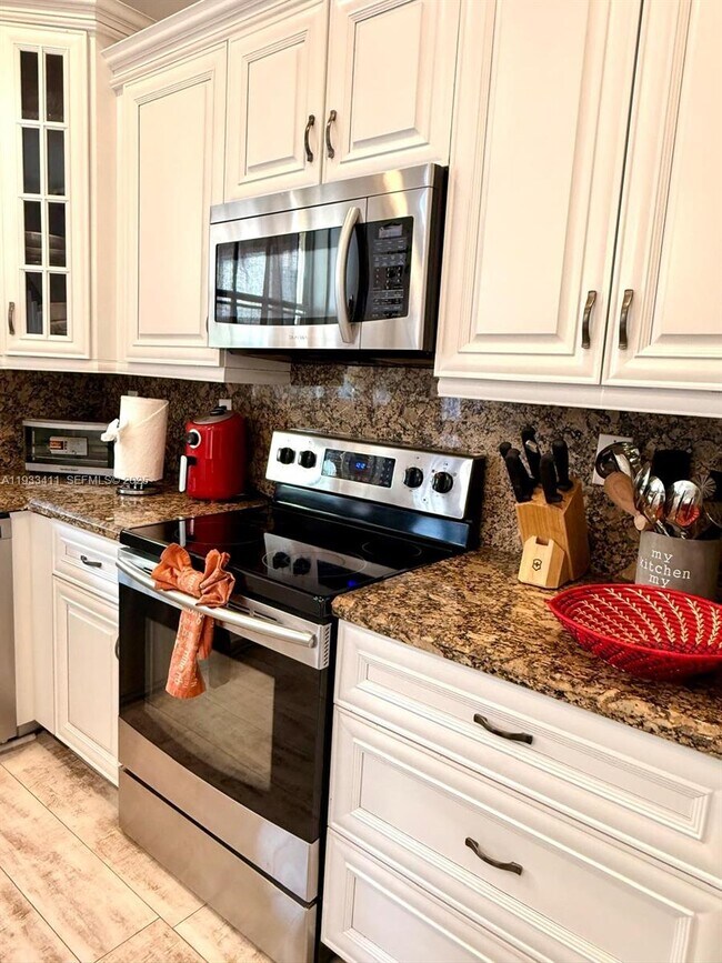 Building Photo - 3729 SW 51st St