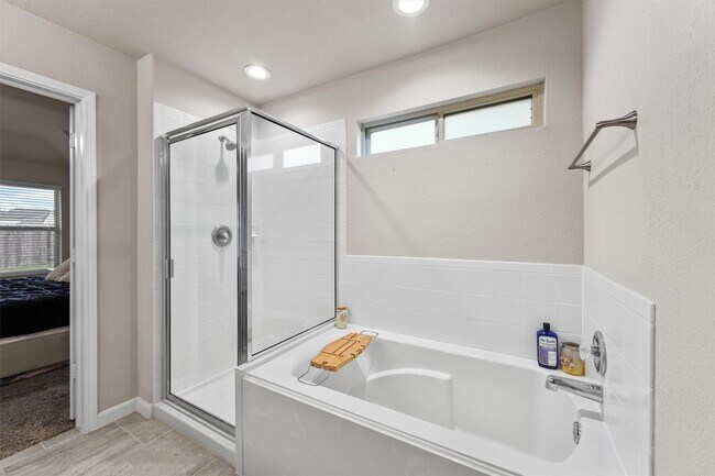 Building Photo - 12410 Lake Portal Dr