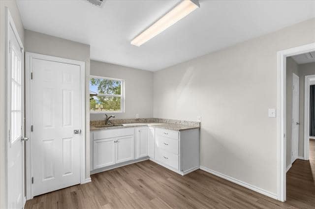 Building Photo - 657 E Commerce St